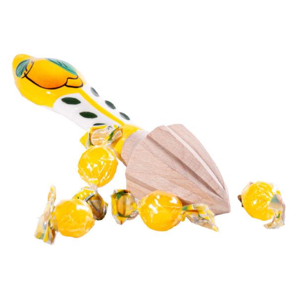 Spremiagrumi in legno con manico in ceramica gialla + Caramelle frizzanti al limone 30 g - Image 2